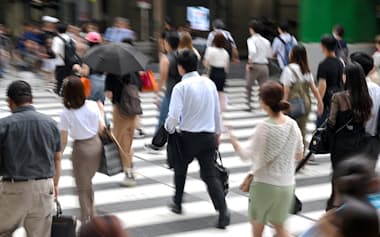 【経済】子育て女性の4割が退職検討　男性の7割「妻に正社員として勤務望む」